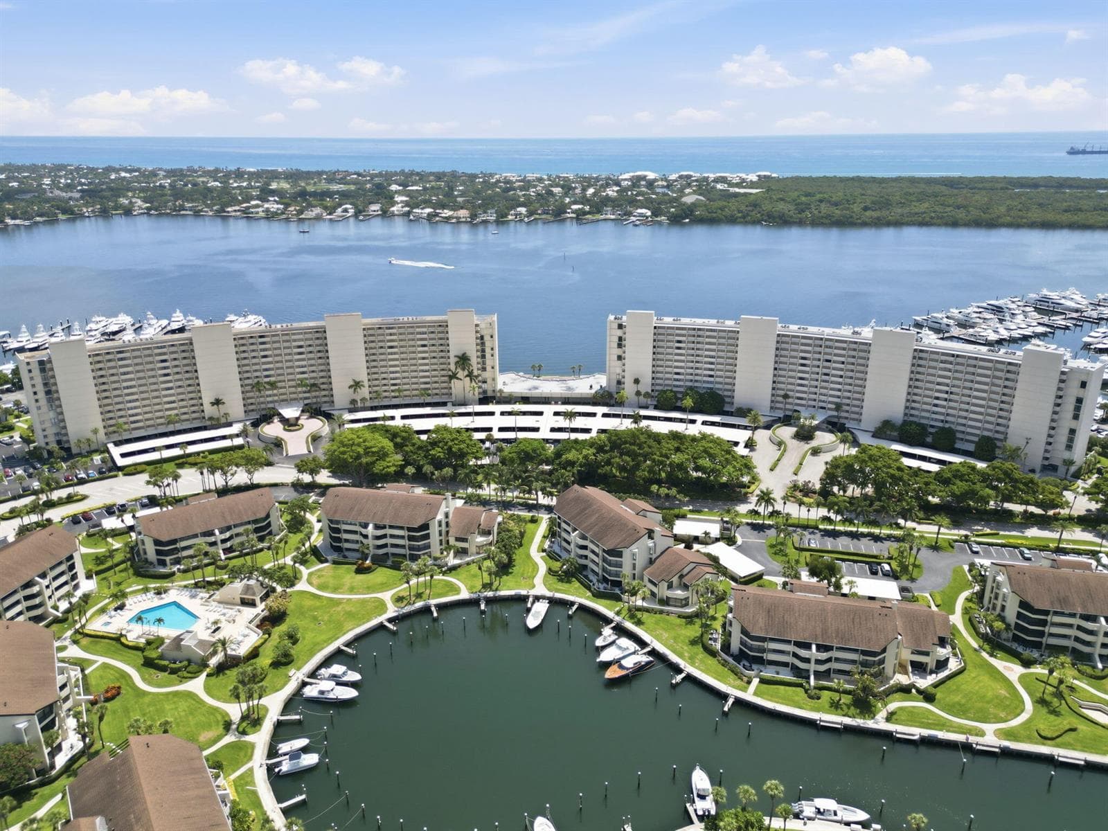 124 Lakeshore Drive 8280 photo 6