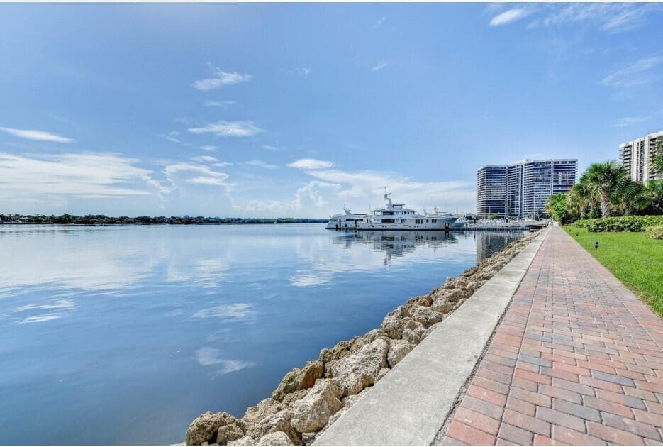 124 Lakeshore Drive 8280 photo 1