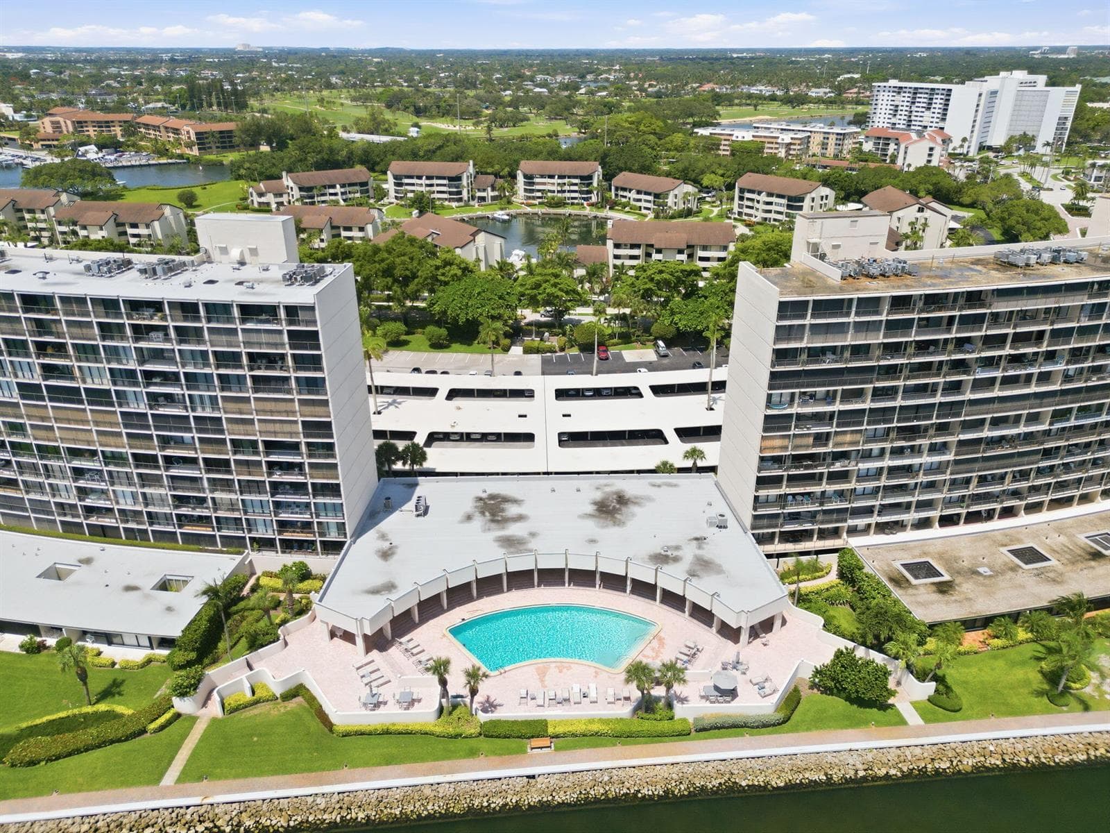124 Lakeshore Drive 8280 photo 10