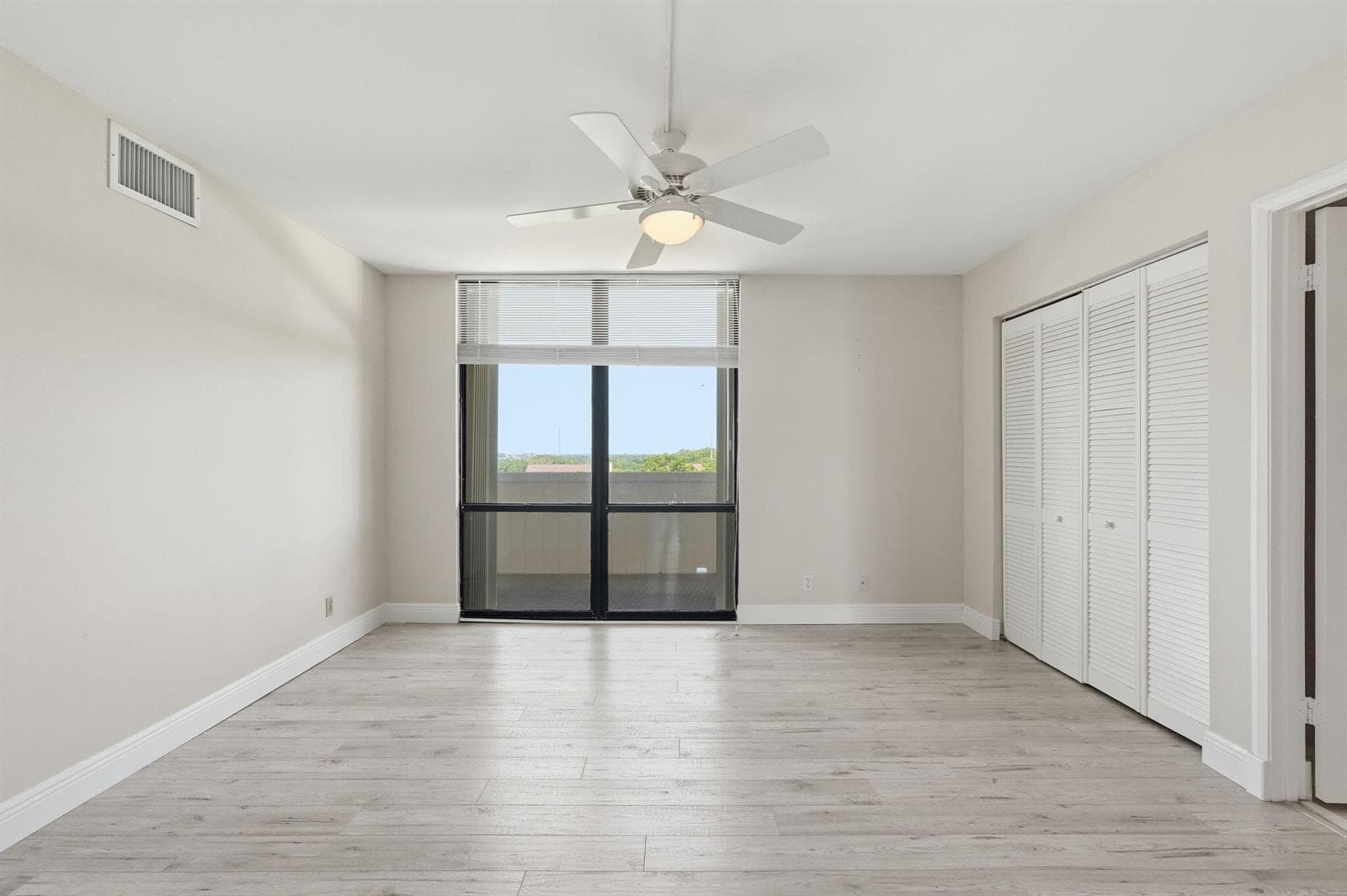 124 Lakeshore Drive 8280 photo 21