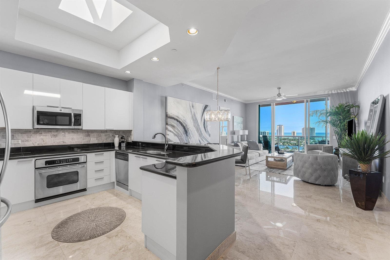 2640 Lake Shore Drive 2215 photo 2