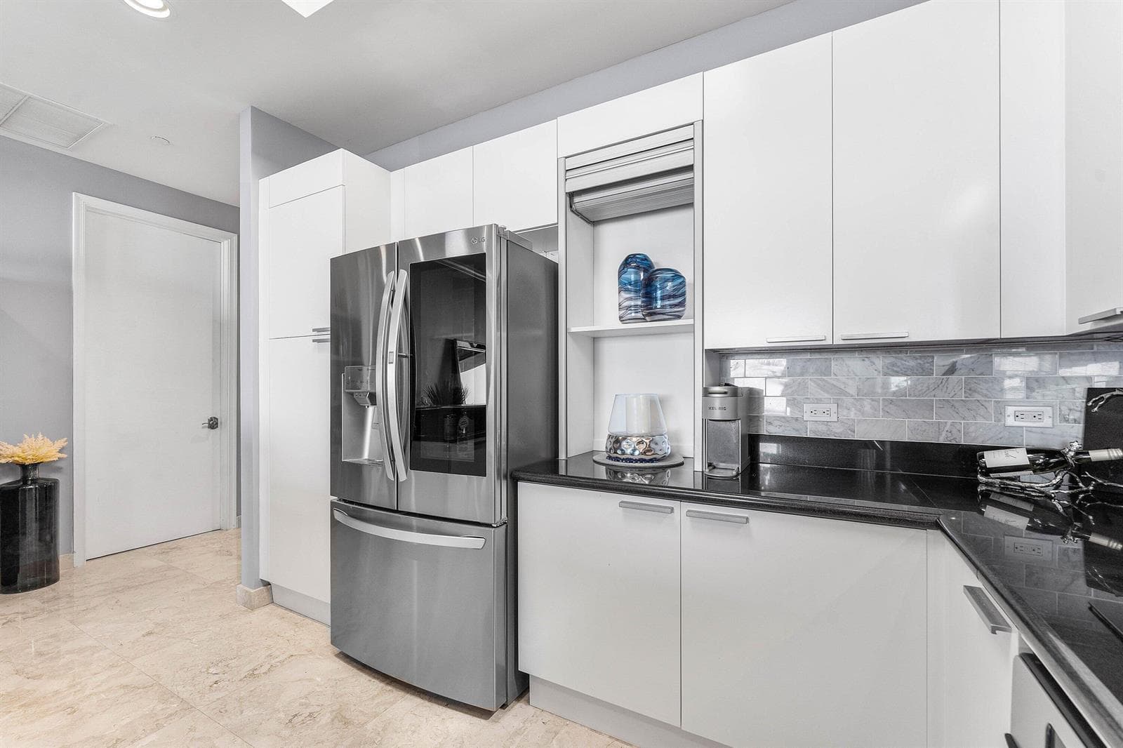 2640 Lake Shore Drive 2215 photo 12