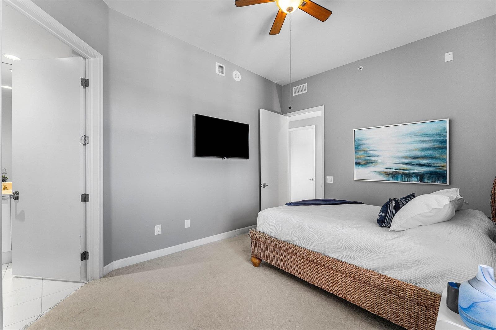 2640 Lake Shore Drive 2215 photo 22