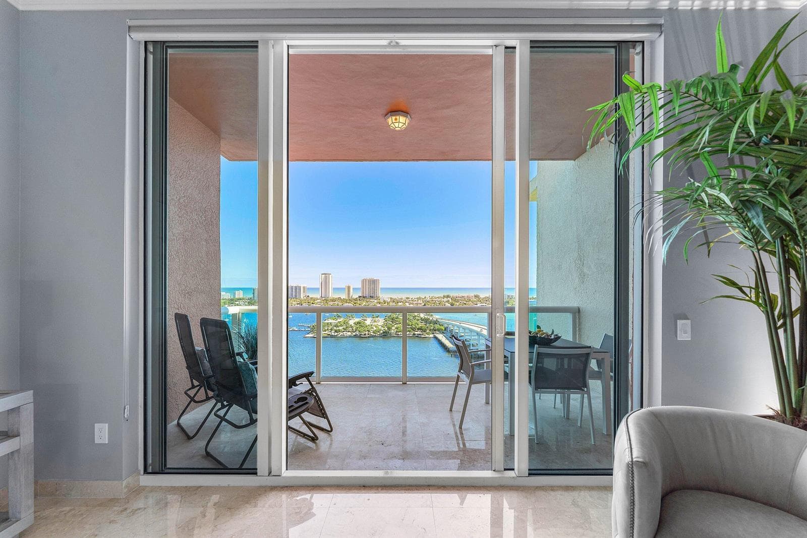 2640 Lake Shore Drive 2215 photo 3