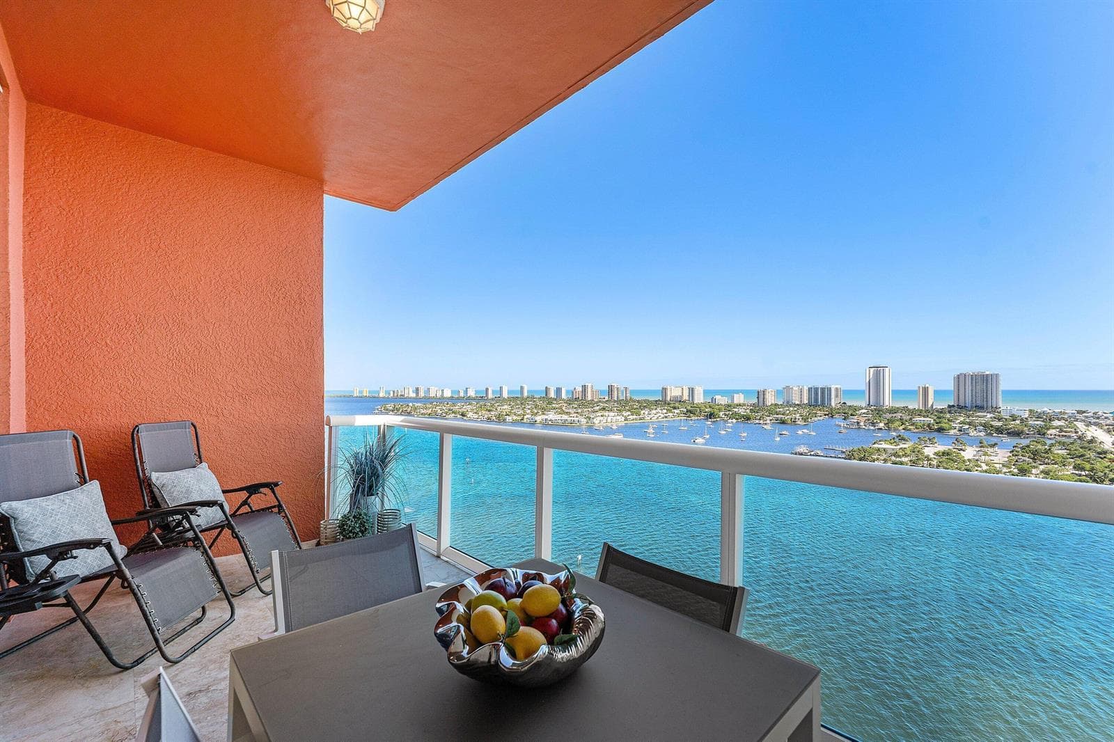 2640 Lake Shore Drive 2215 photo 4