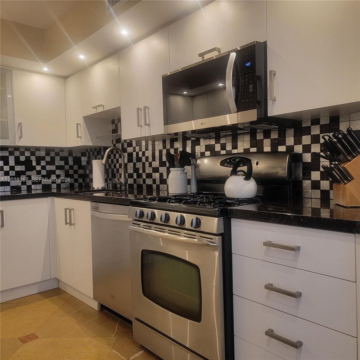 2030 S Ocean Dr 1718 photo 4