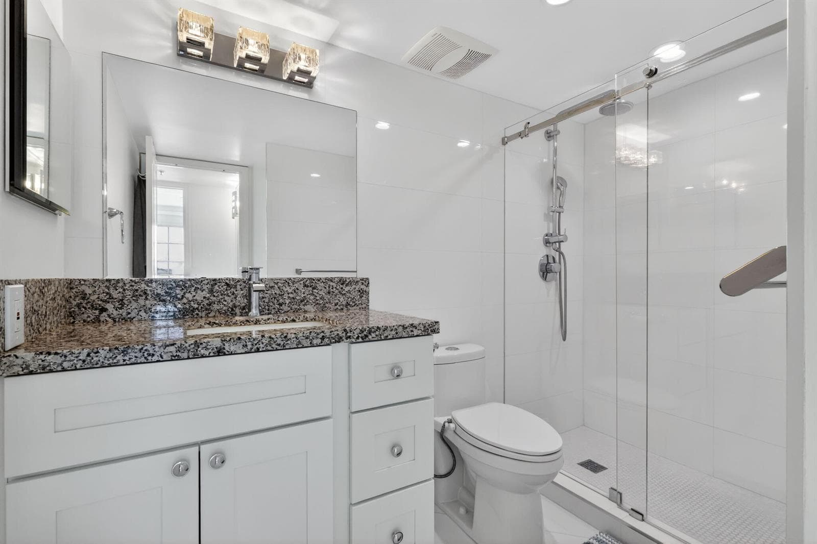 180 Yacht Club Way 304 photo 3