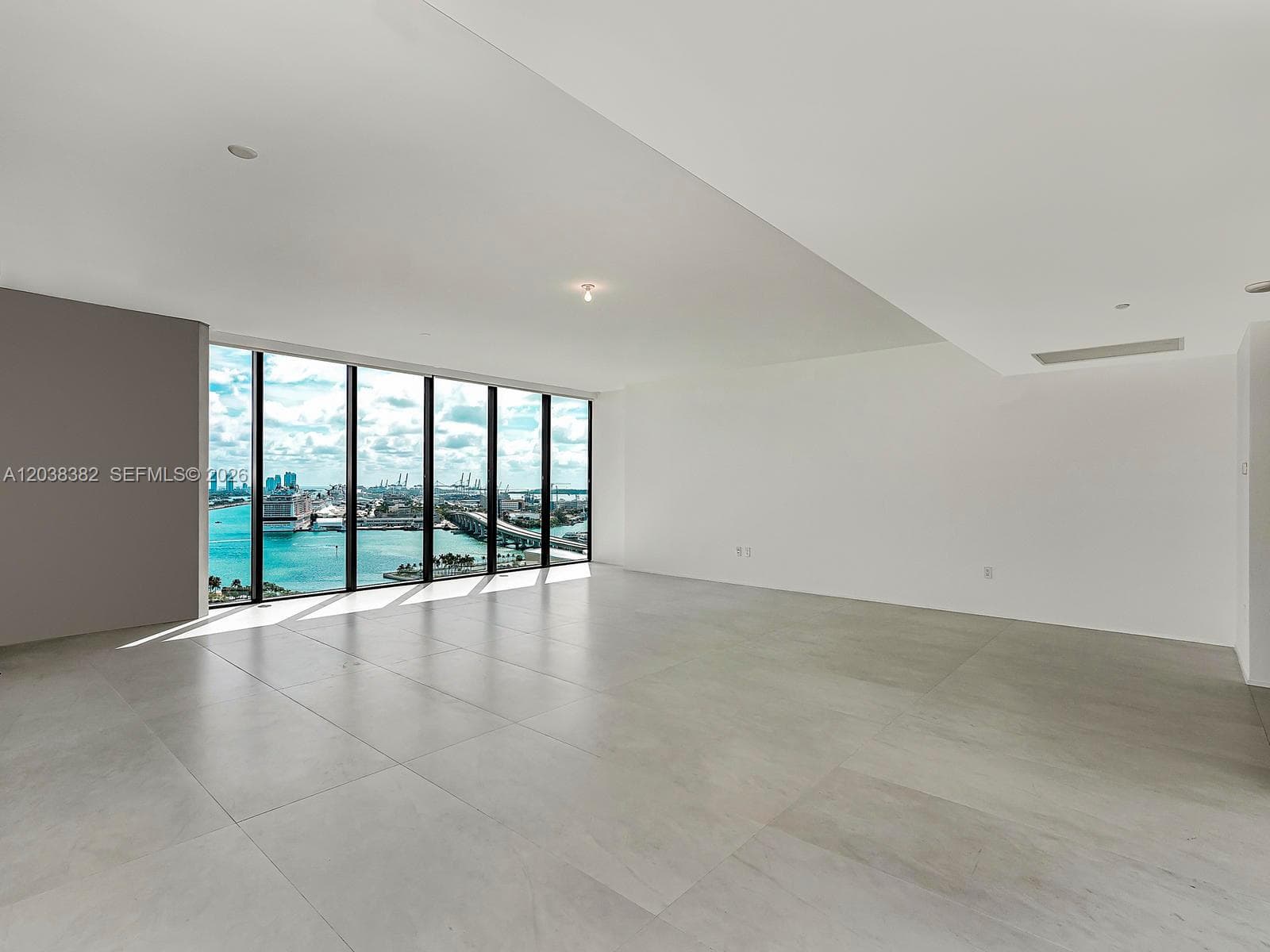 1000 Biscayne Blvd 2002 photo 4