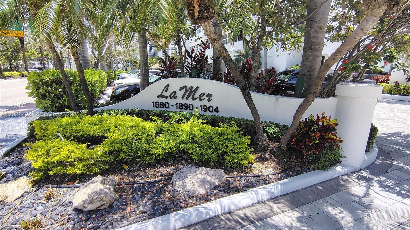 1904 S Ocean Dr 1807 photo 2