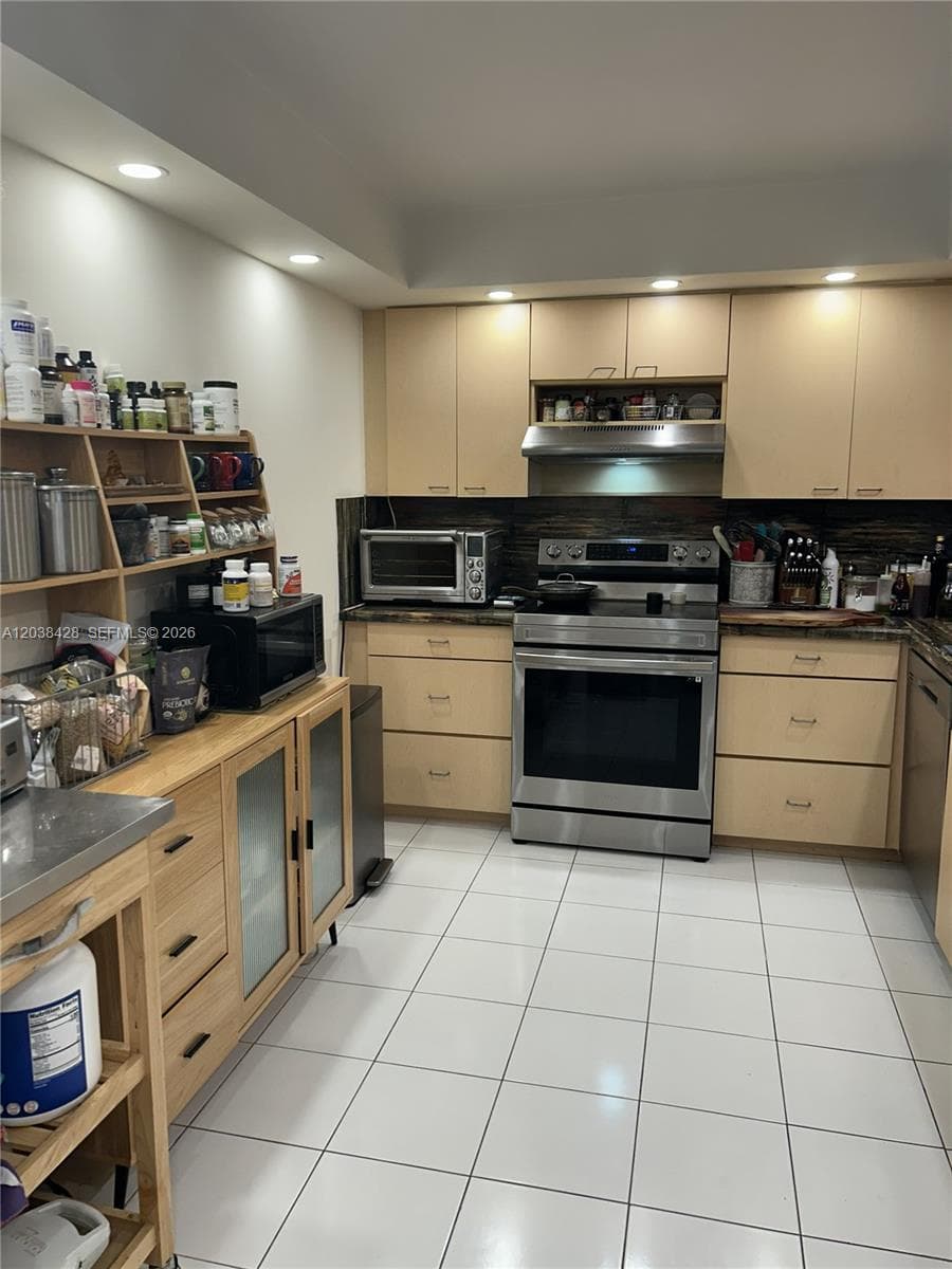 1904 S Ocean Dr 1807 photo 6