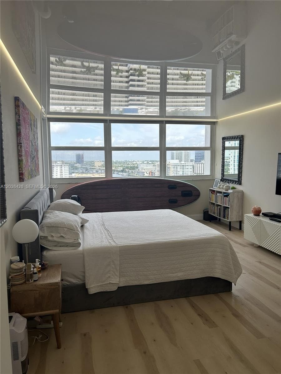 1904 S Ocean Dr 1807 photo 7