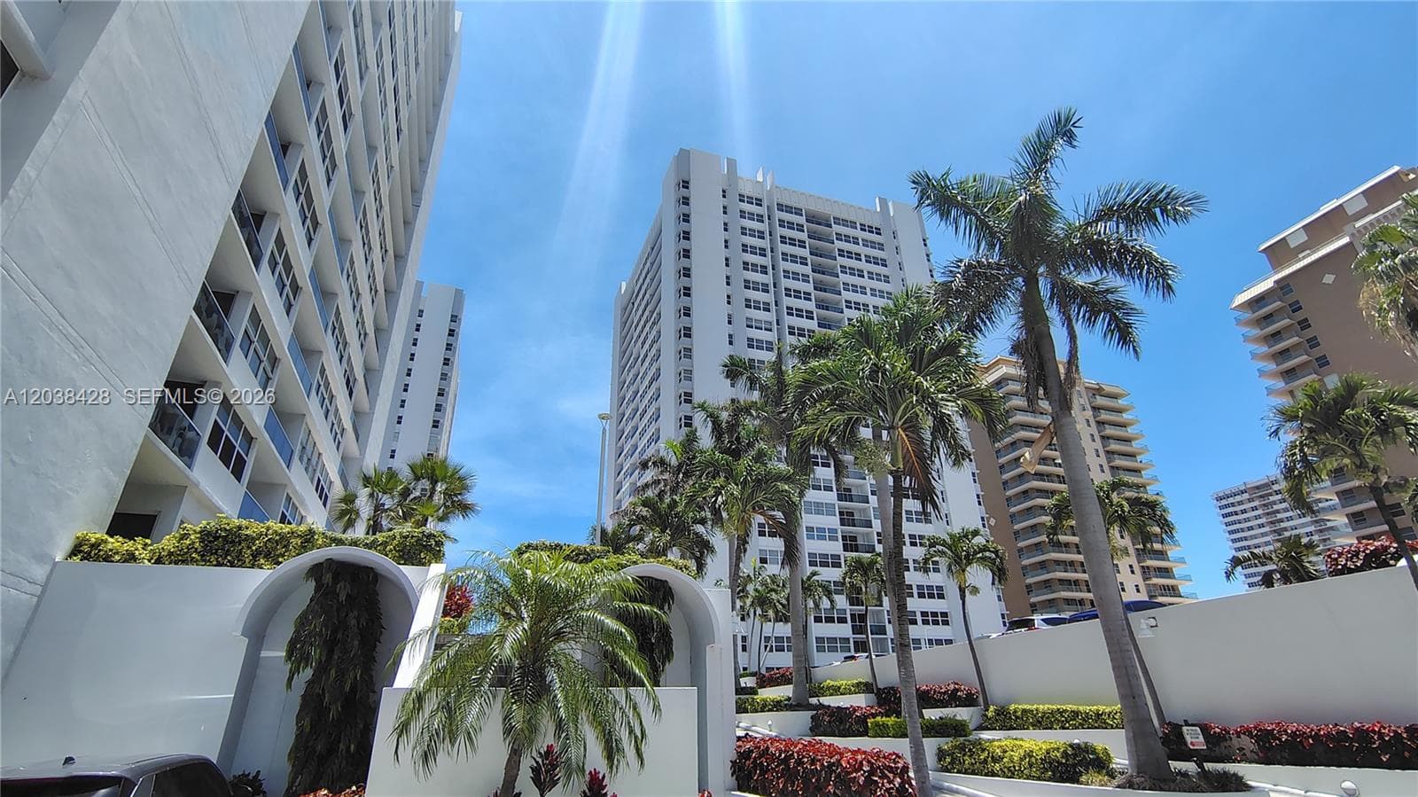 1904 S Ocean Dr 1807 photo 1