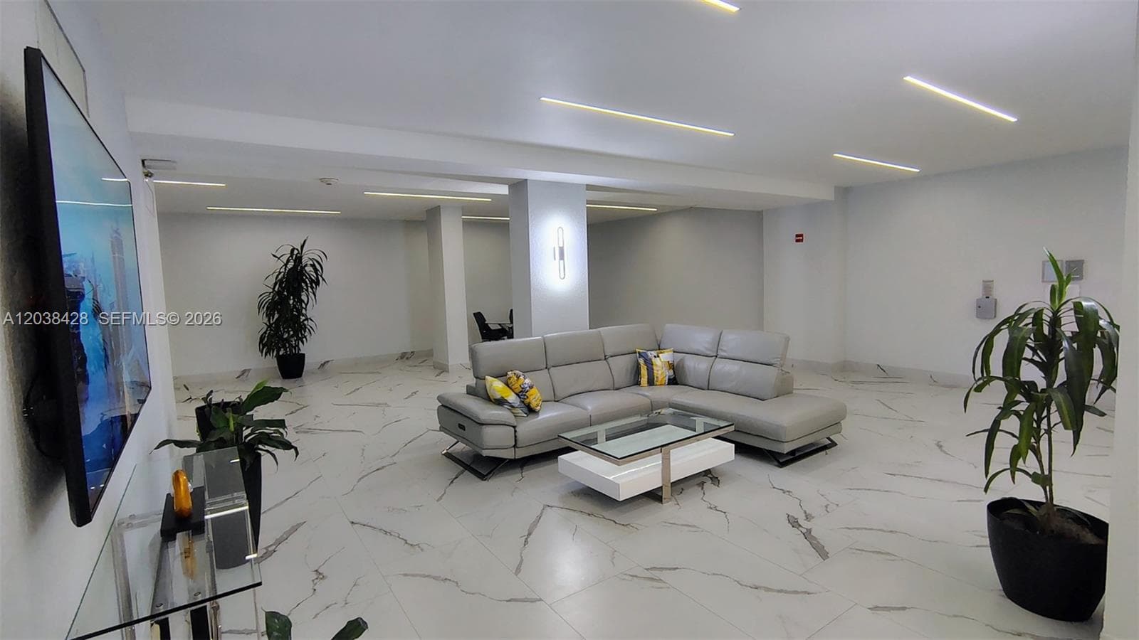 1904 S Ocean Dr 1807 photo 18