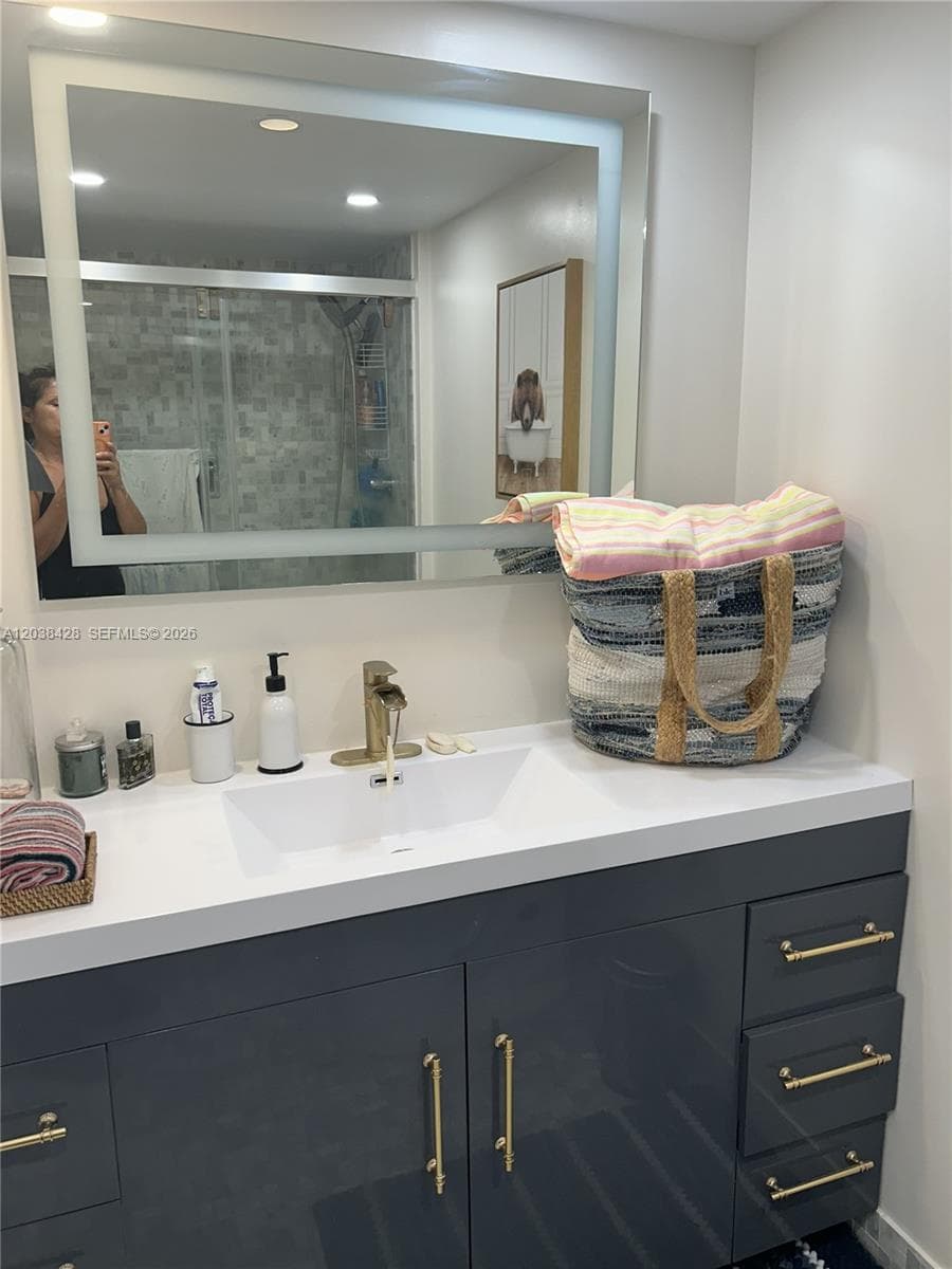 1904 S Ocean Dr 1807 photo 8