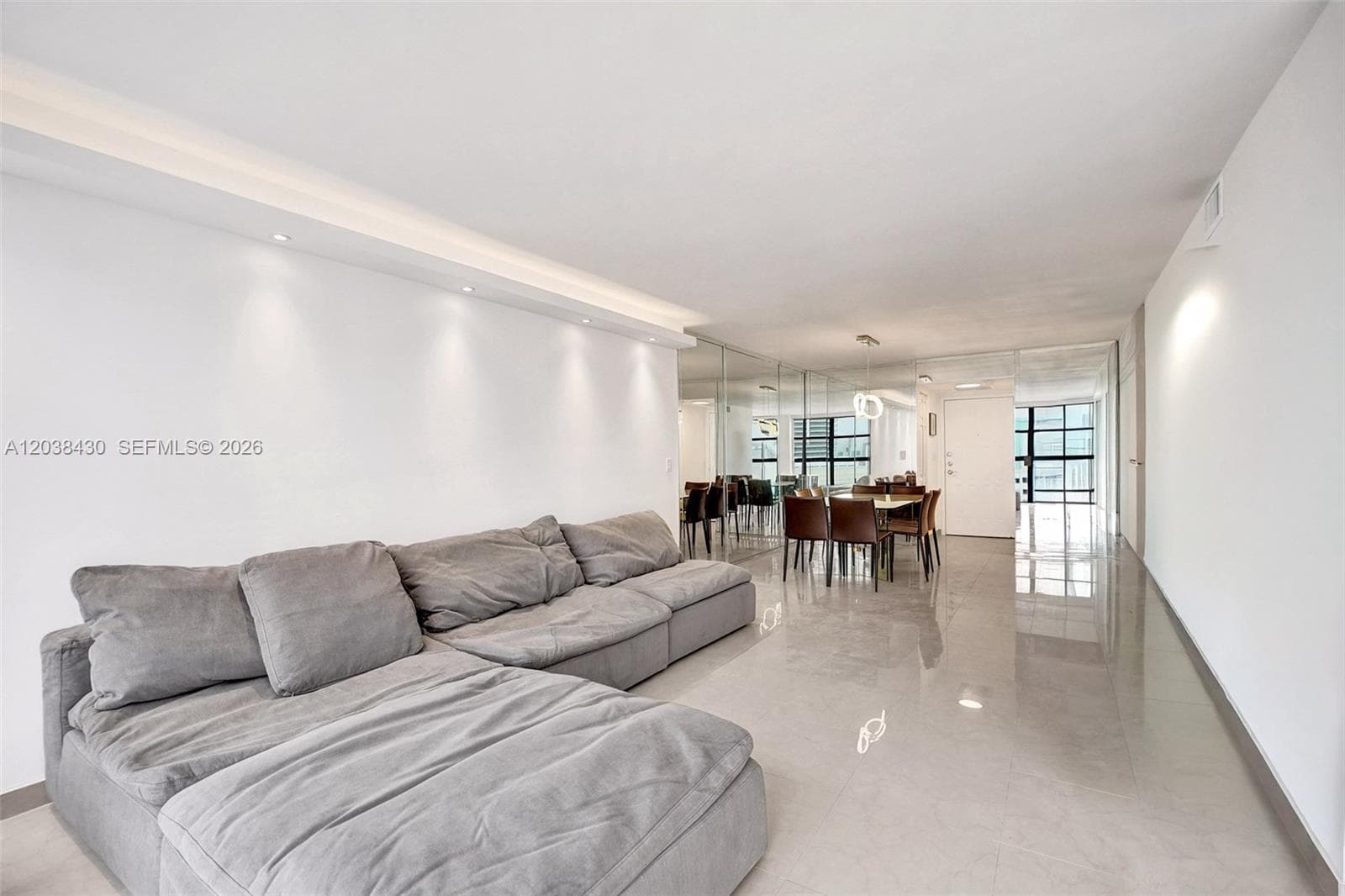 400 Leslie Dr 1022 photo 2