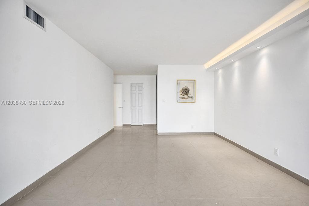 400 Leslie Dr 1022 photo 9