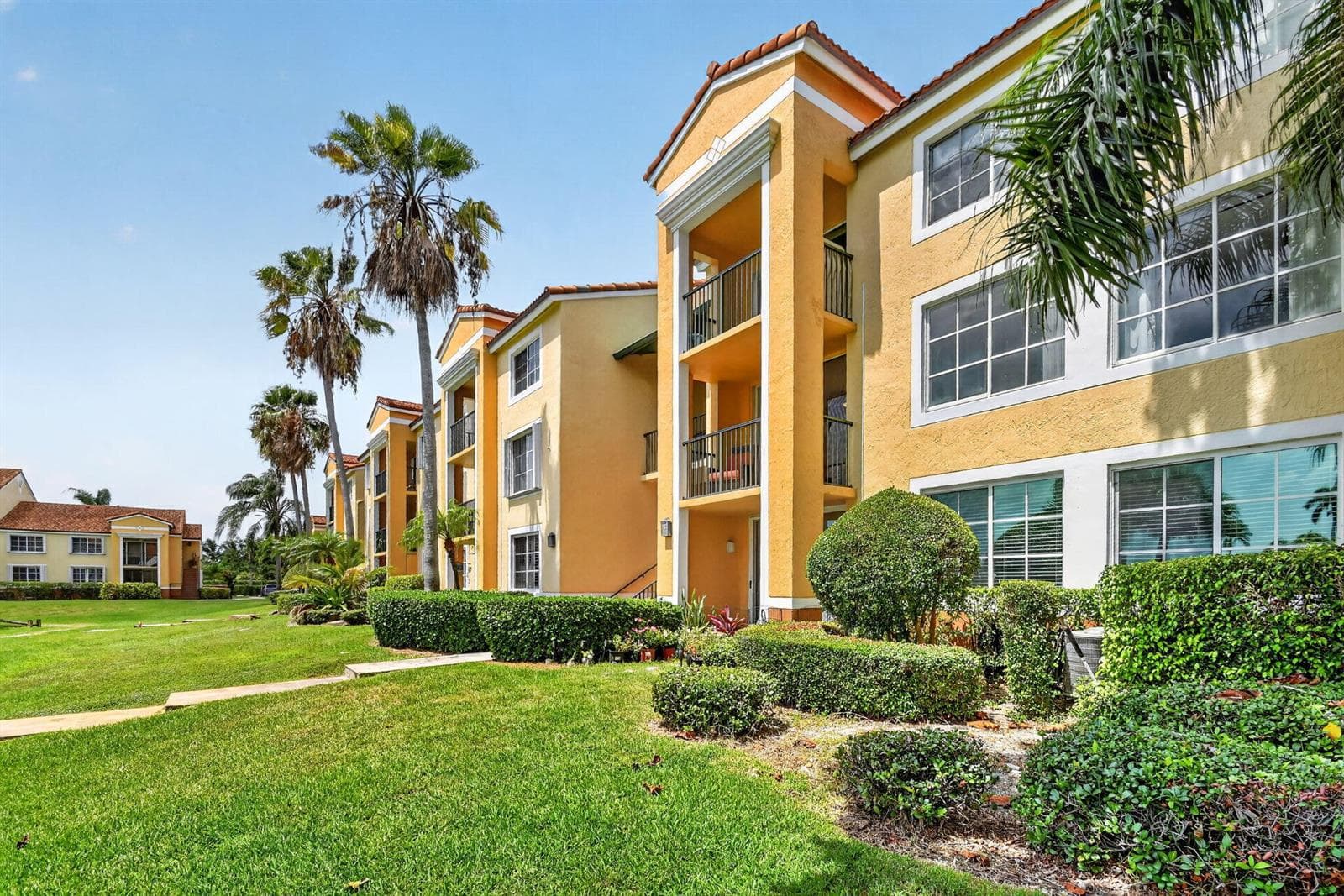 135 Yacht Club Way 204 photo 3