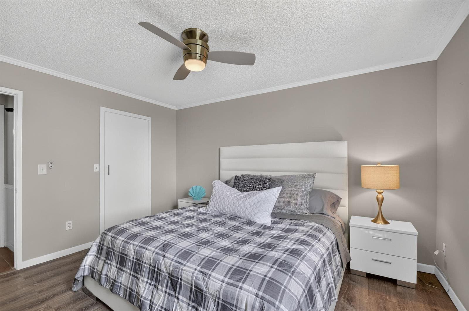 135 Yacht Club Way 204 photo 20