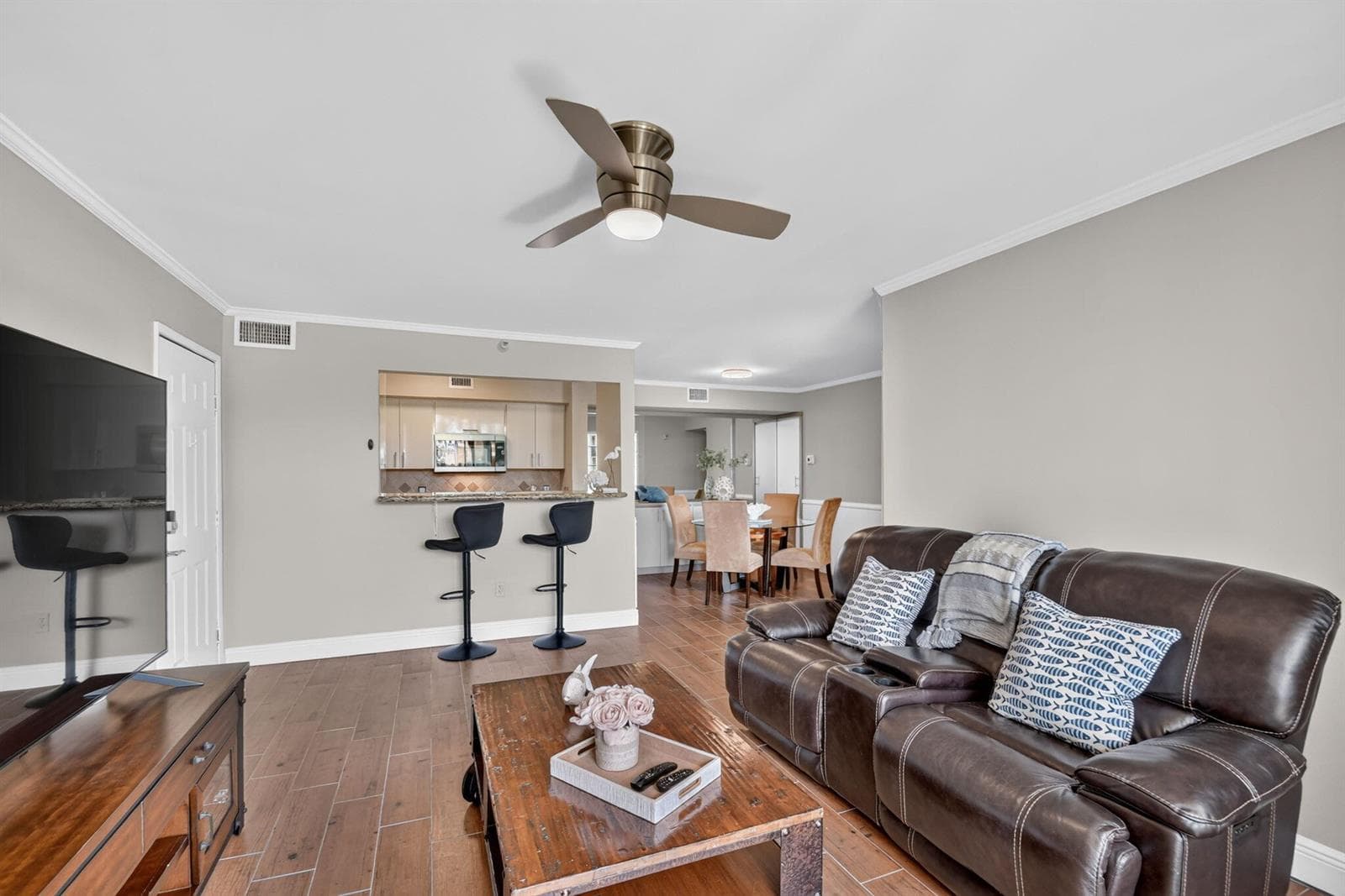 135 Yacht Club Way 204 photo 8