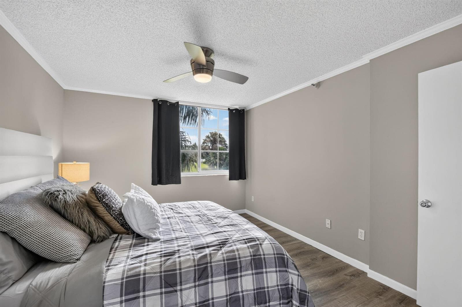 135 Yacht Club Way 204 photo 21