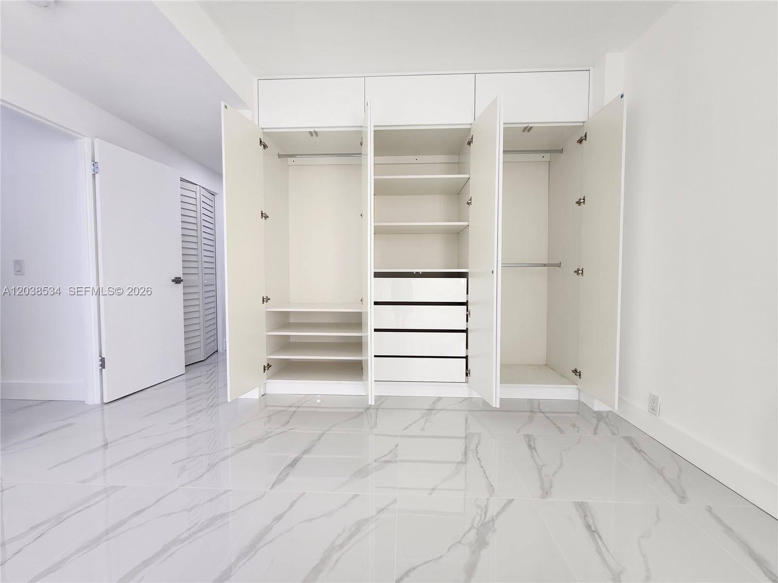 3505 S Ocean Dr 716 photo 18