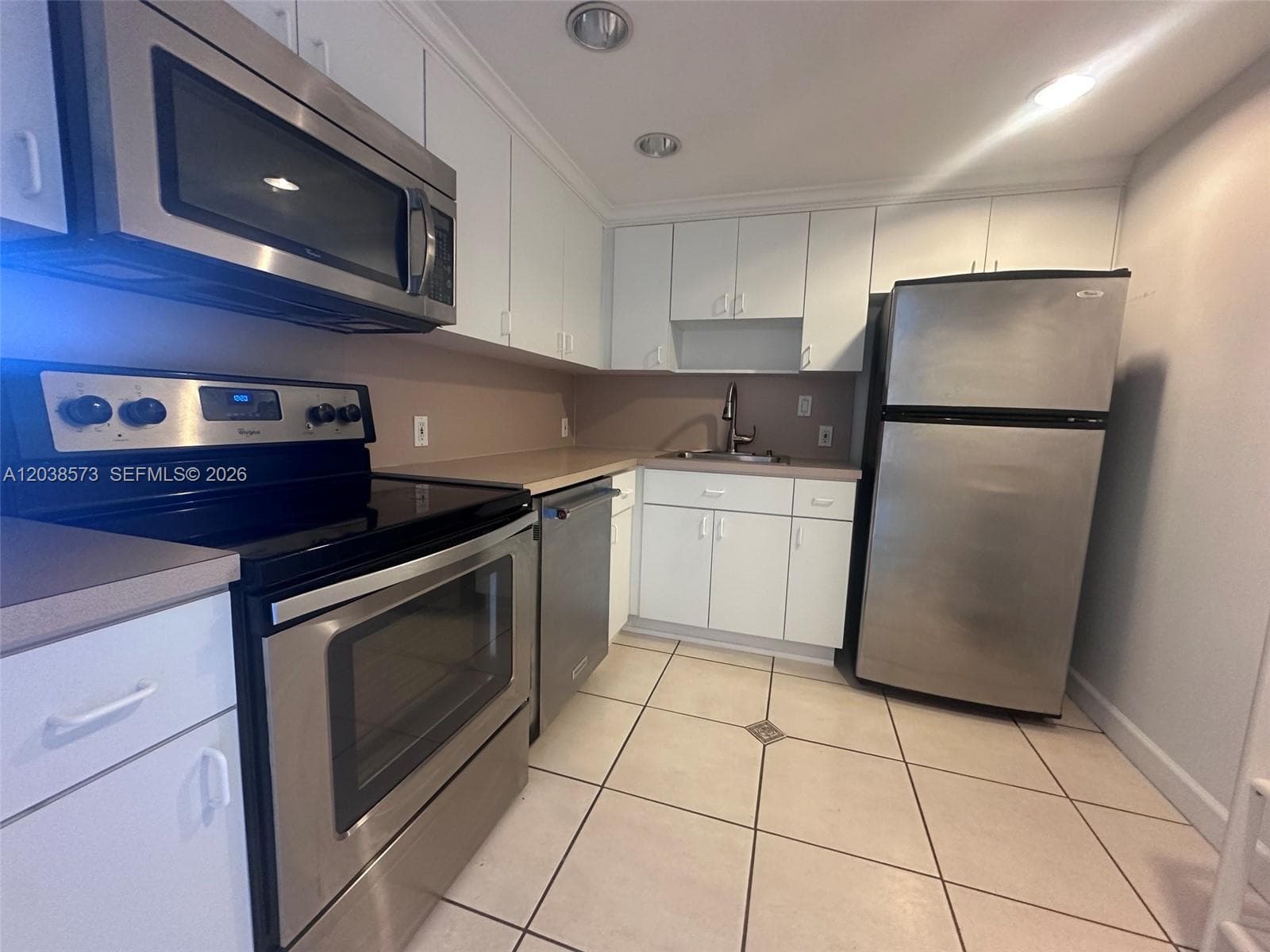 100 Bayview Dr 823 photo 6
