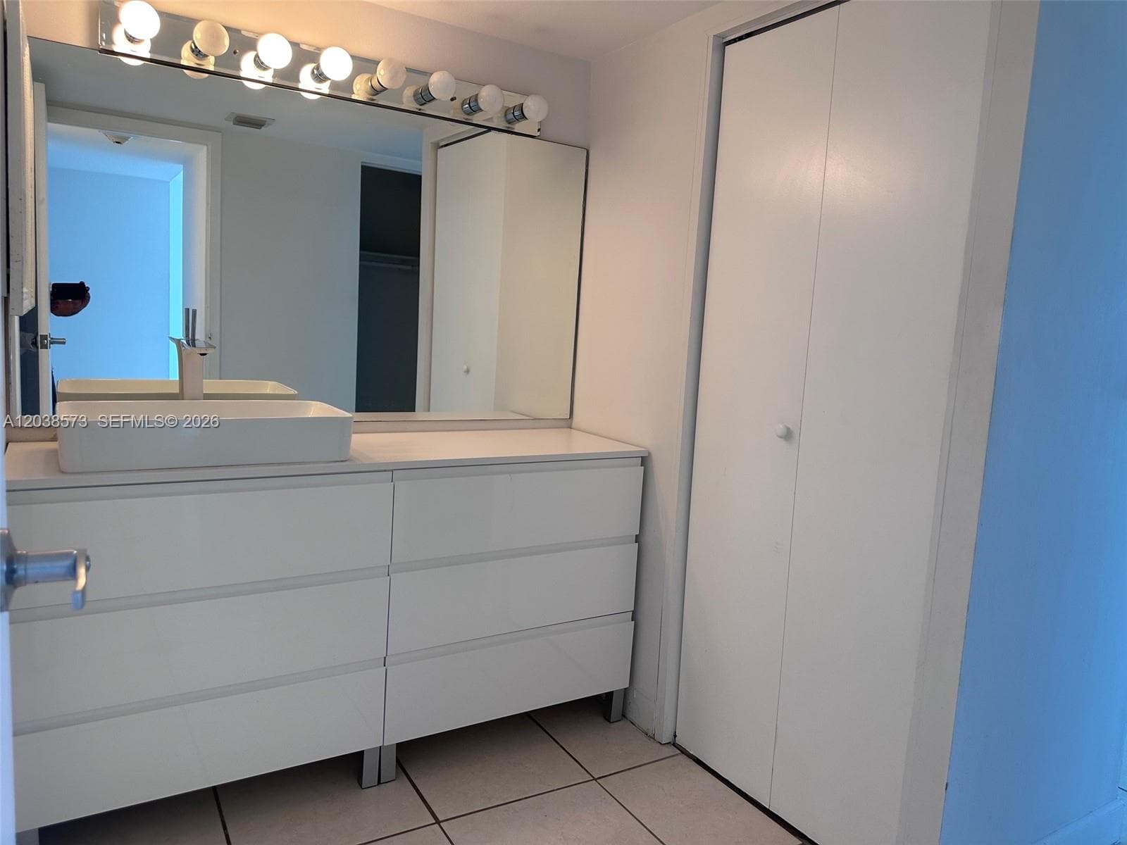 100 Bayview Dr 823 photo 13