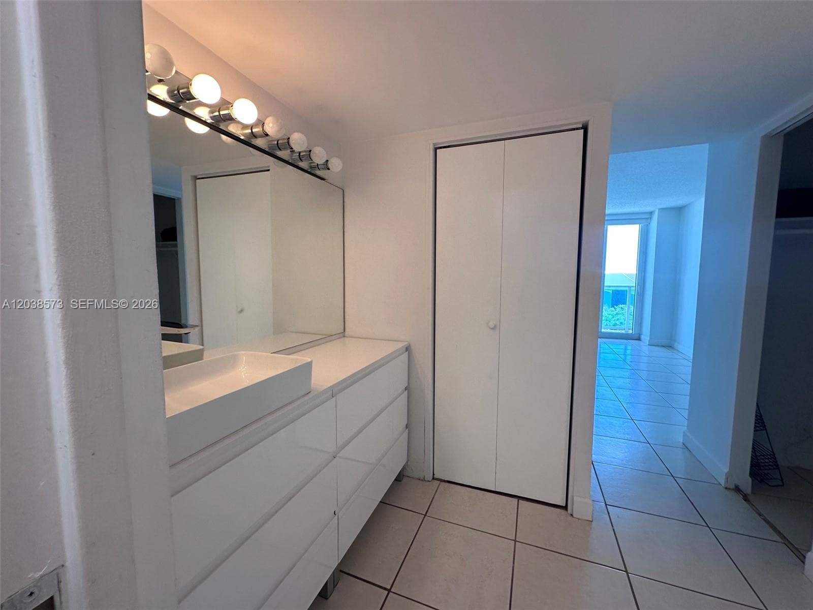 100 Bayview Dr 823 photo 12