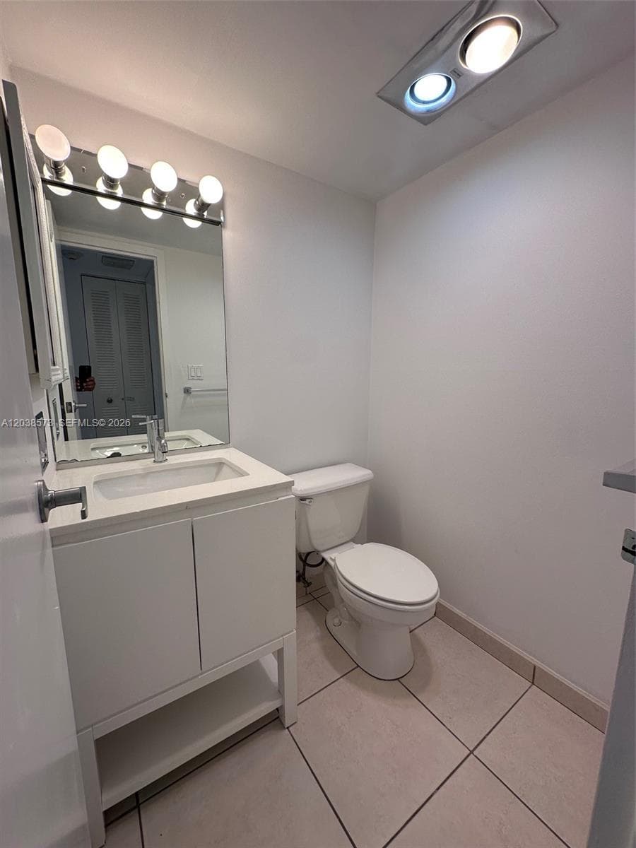 100 Bayview Dr 823 photo 15