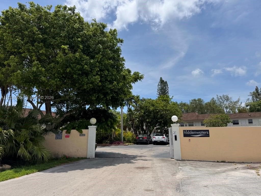 1860 Venice Park Dr 208 photo 3