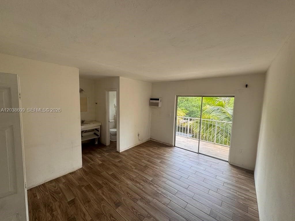 1860 Venice Park Dr 208 photo 15