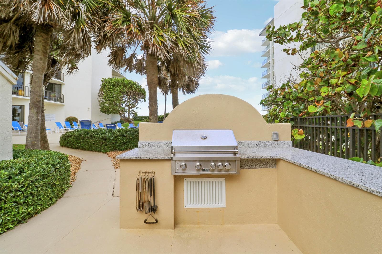 5420 N Ocean 204 photo 23