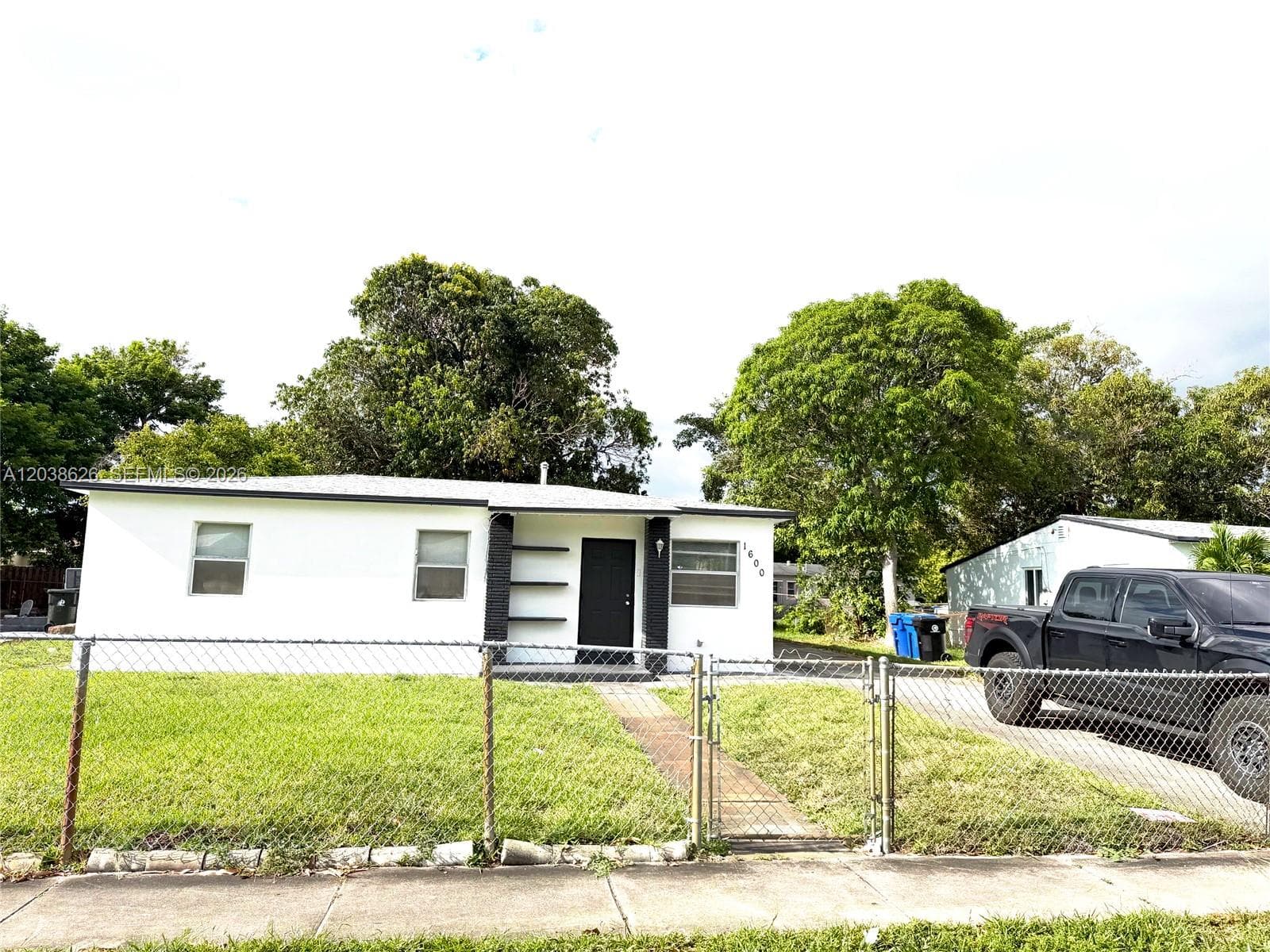 1600 NW 13th Ct 1 photo 1