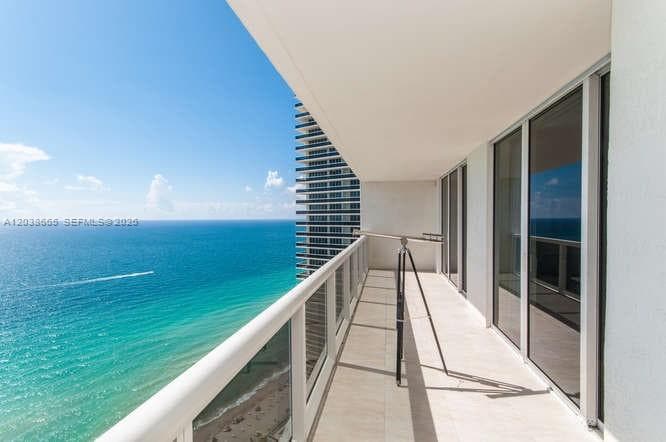 1800 S Ocean Dr 3103 photo 4
