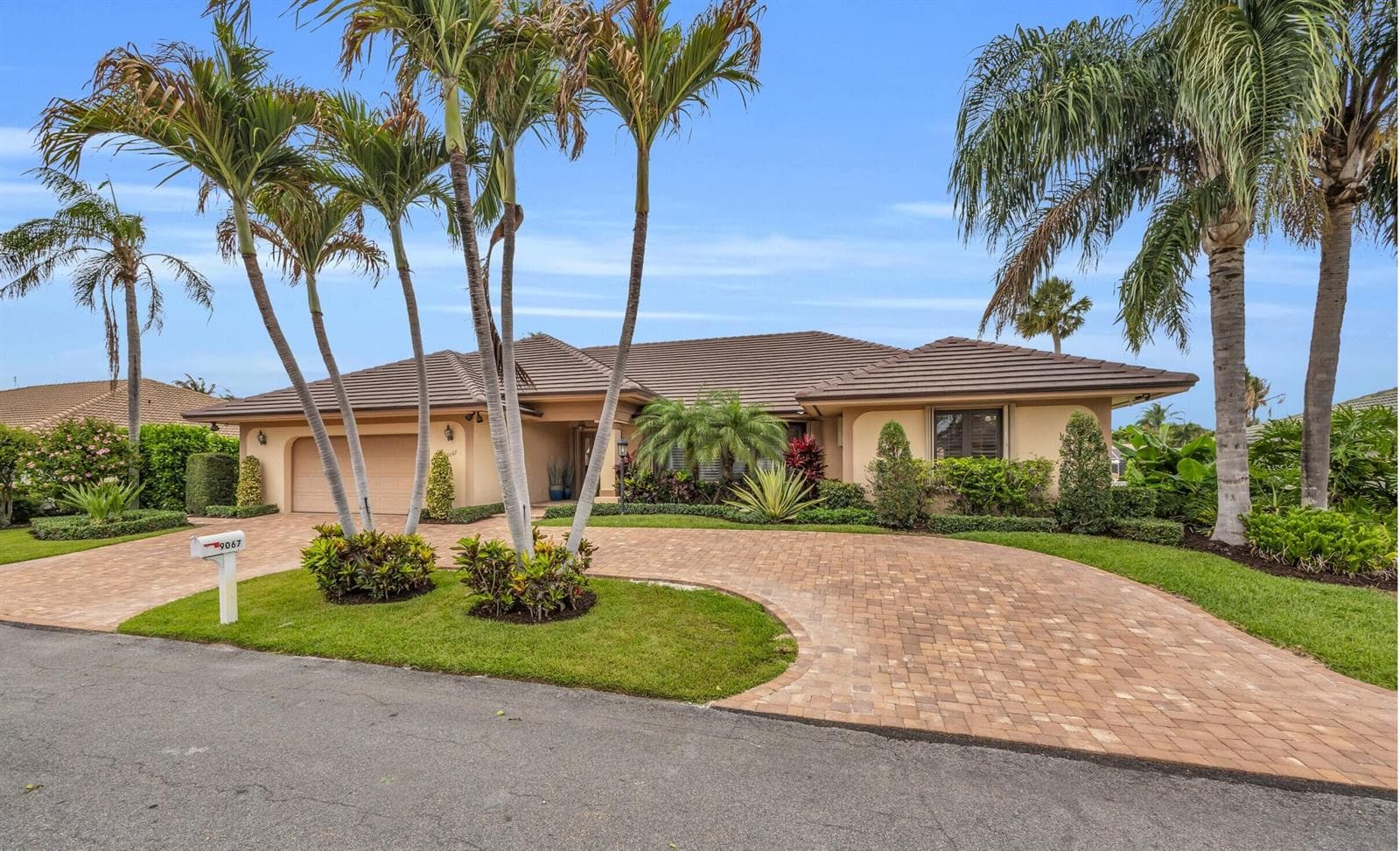 9067 SE Star Island Way photo 1