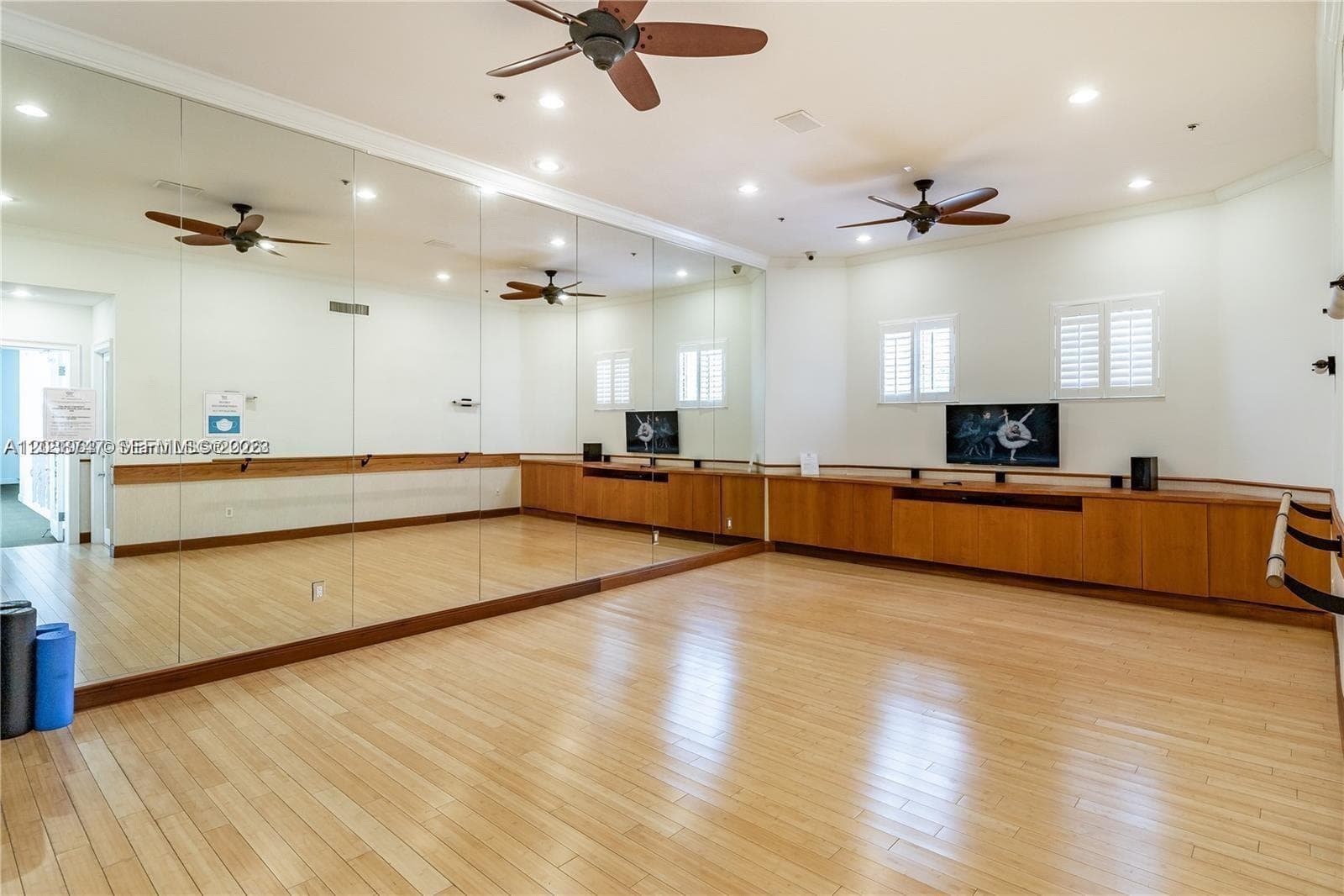 3125 NE 184th St 1305 photo 24