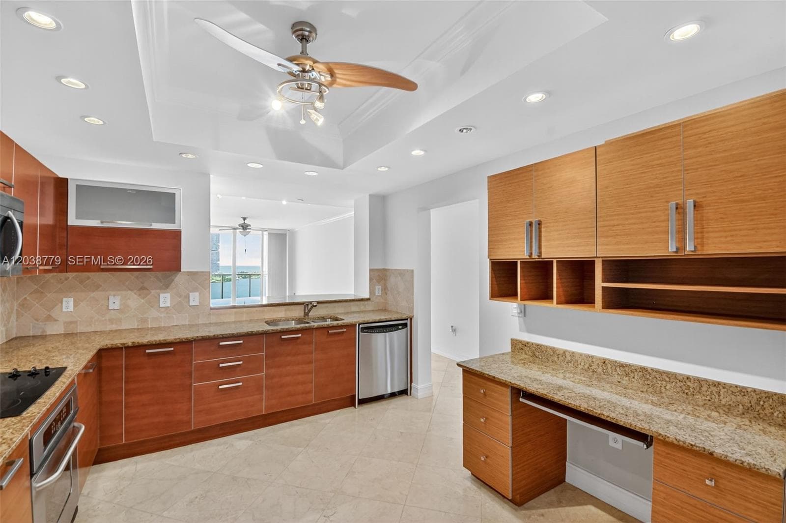 3330 NE 190th St 1611 photo 4