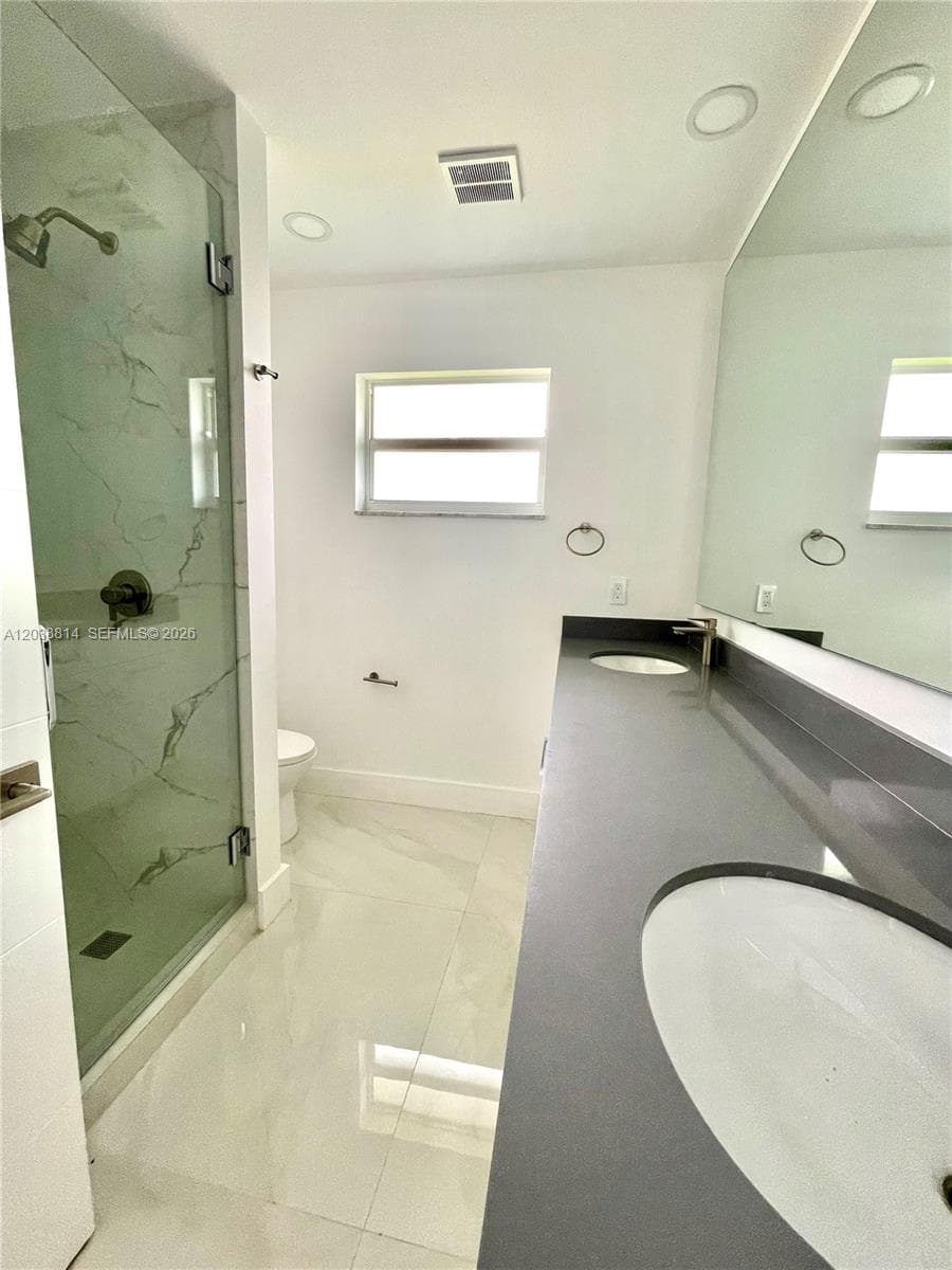 5721 Bayview Dr photo 7