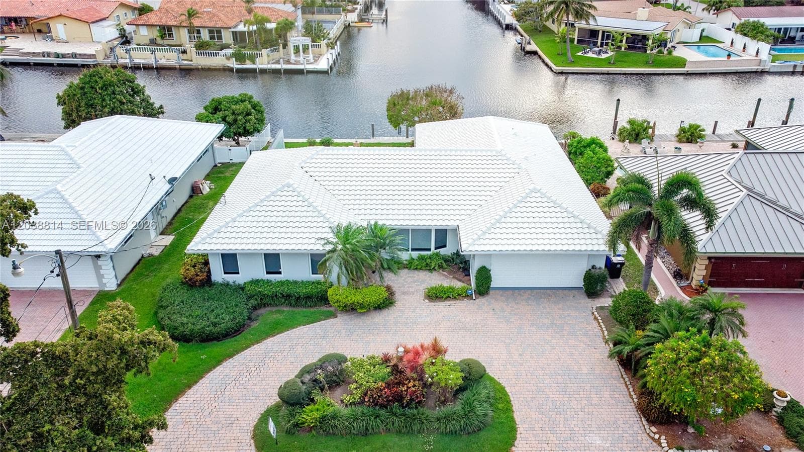 5721 Bayview Dr photo 3