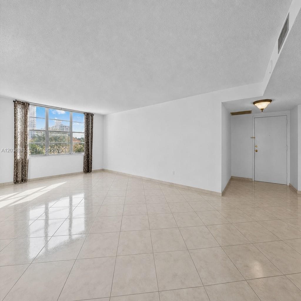 230 174th St 404 photo 7