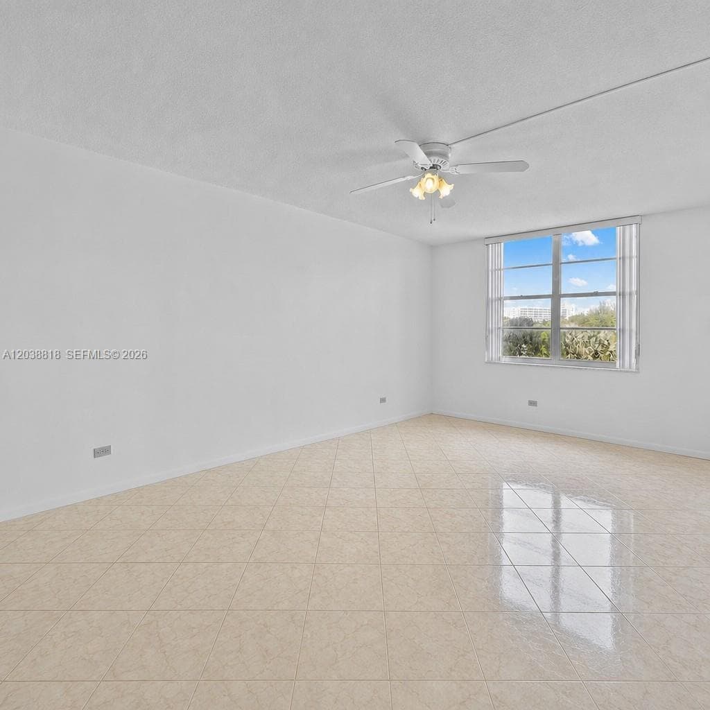 230 174th St 404 photo 3