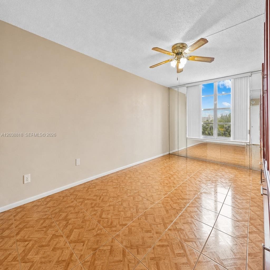 230 174th St 404 photo 5