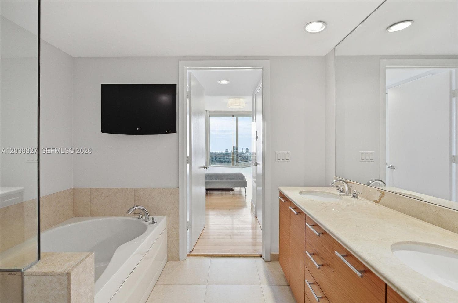 50 Biscayne Blvd 2510 photo 17