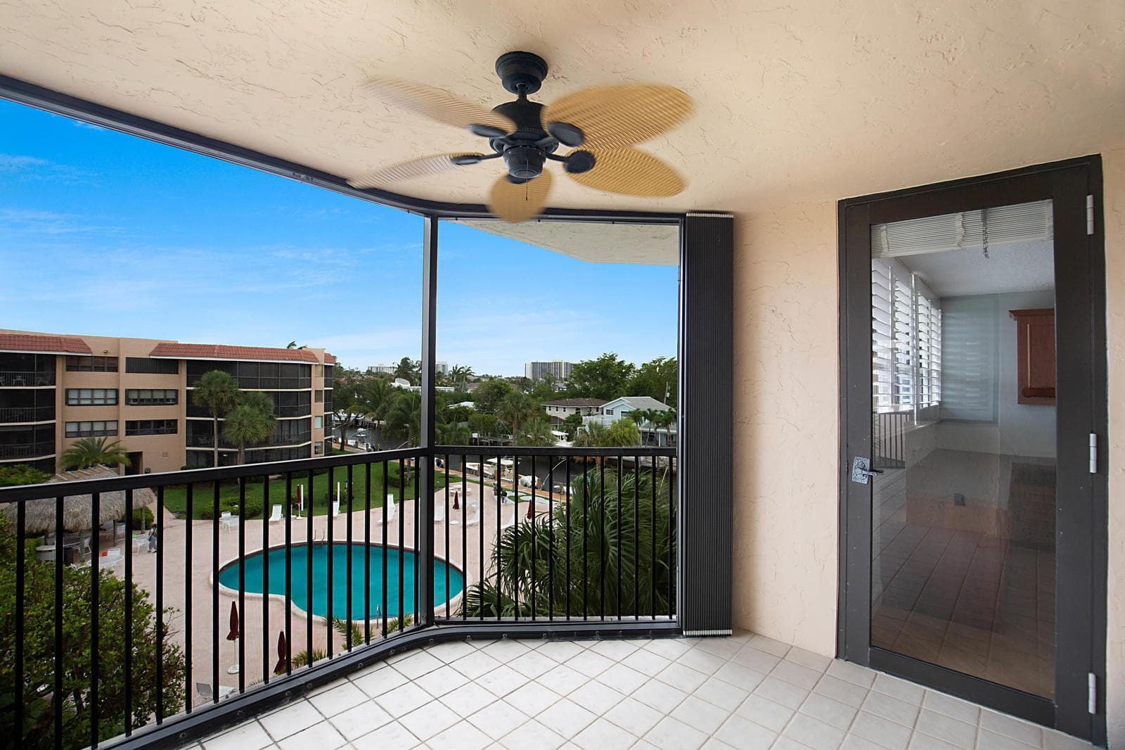 800 Jeffery Street 409 photo 25