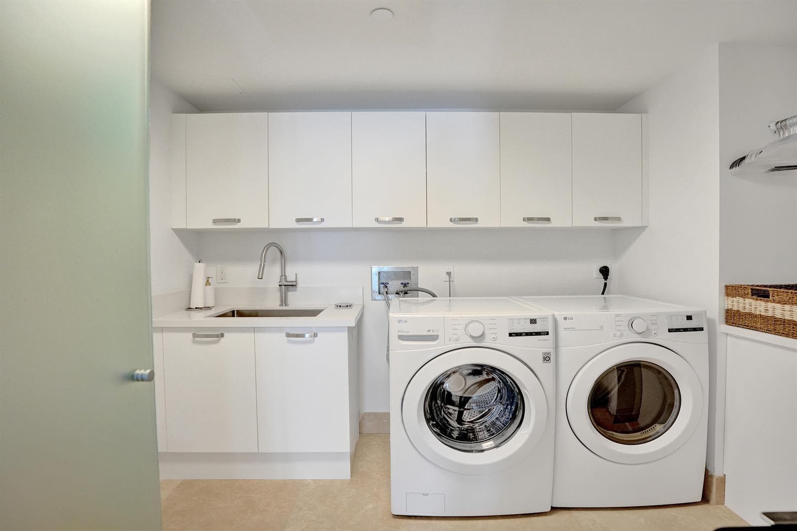715 Bayshore Drive 902 photo 23