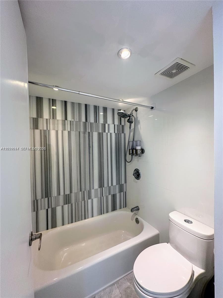 2350 NE 135th St 1501 photo 8