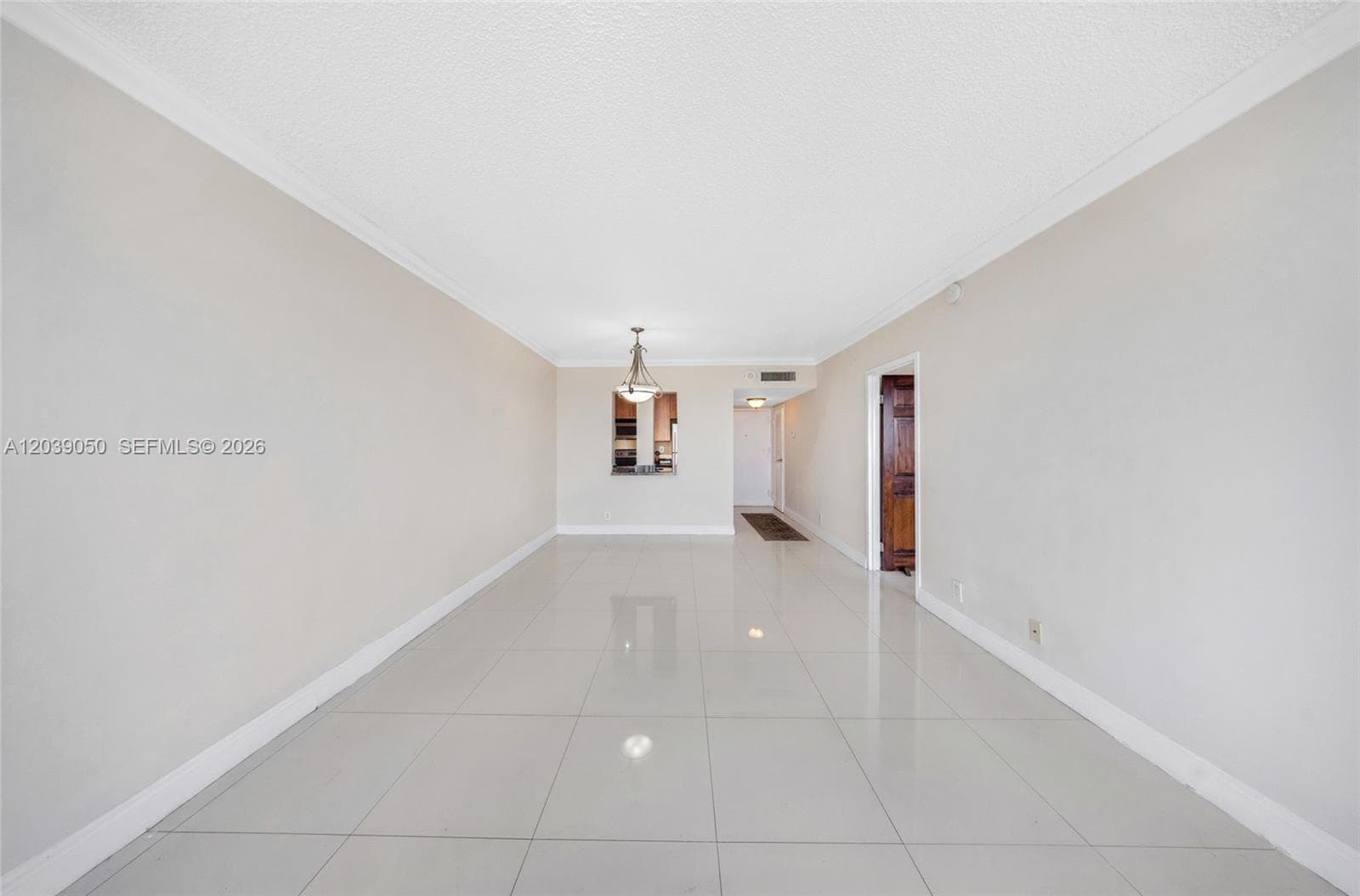 2450 NE 135th St 1006 photo 2