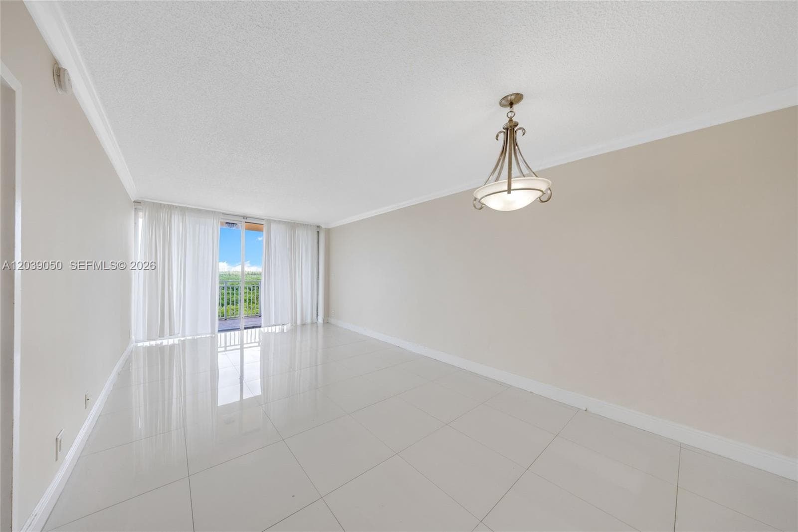 2450 NE 135th St 1006 photo 5