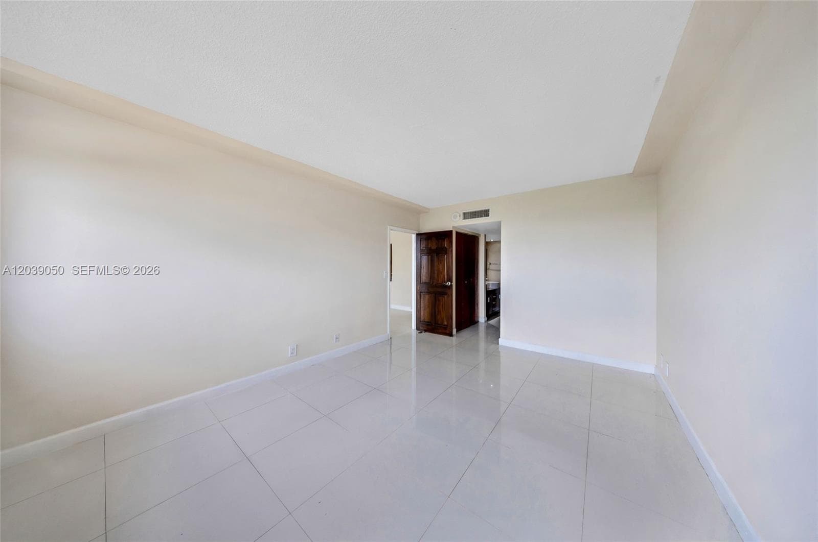 2450 NE 135th St 1006 photo 18