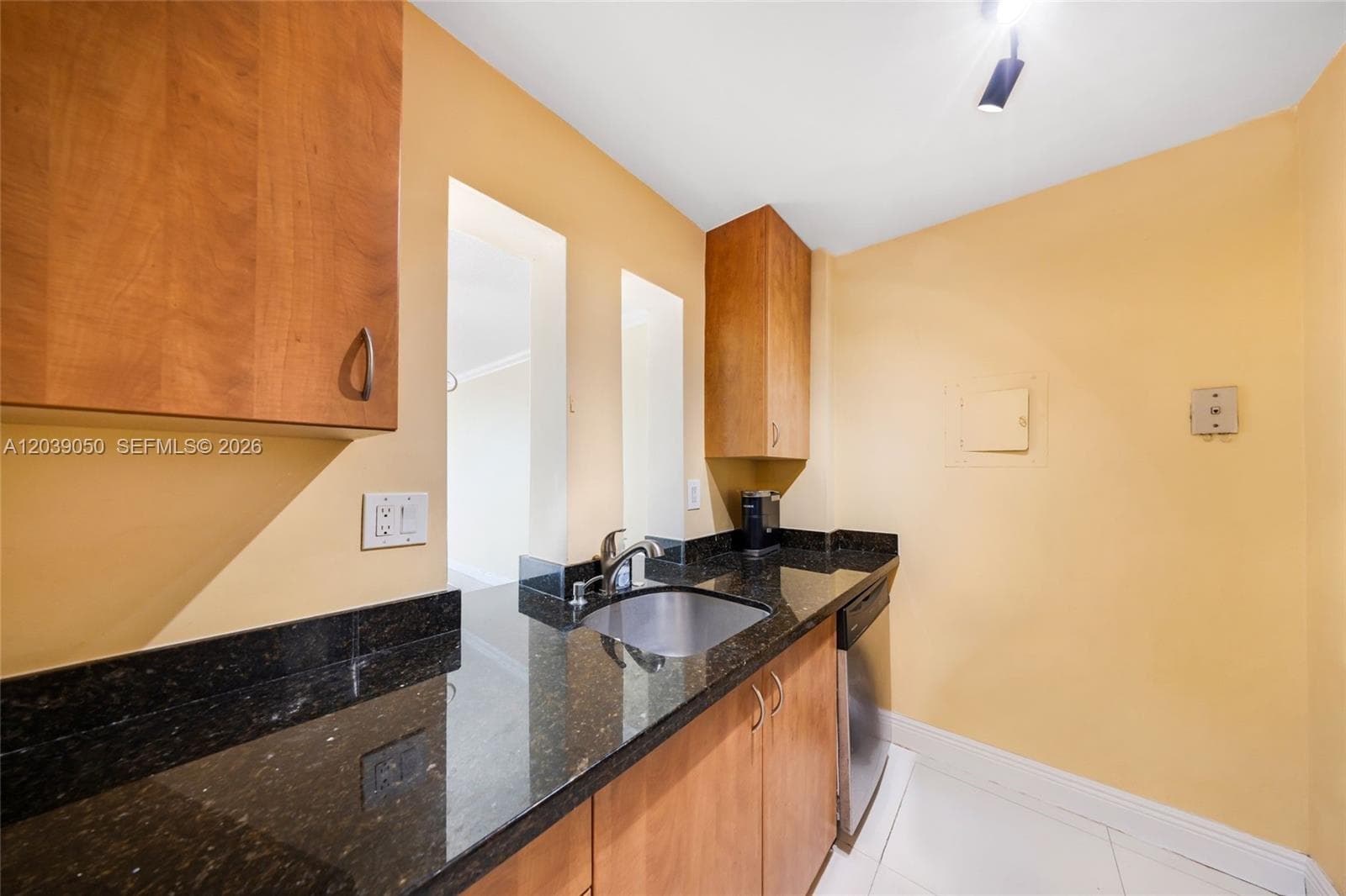 2450 NE 135th St 1006 photo 15